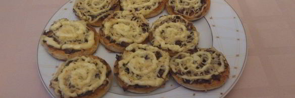 мини-пиццы с грибами