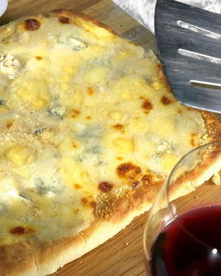 Пицца Четыре сыра на оливковом масле