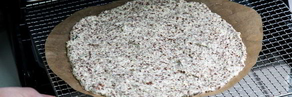 пицца из семян льна и миндаля