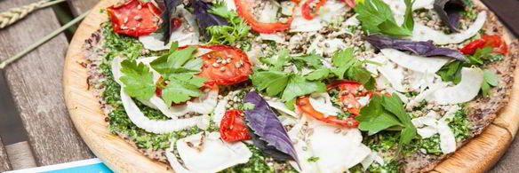 пицца из семян льна и миндаля