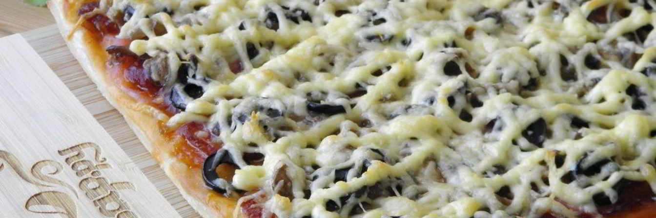 Пицца из слоеного теста в духовке