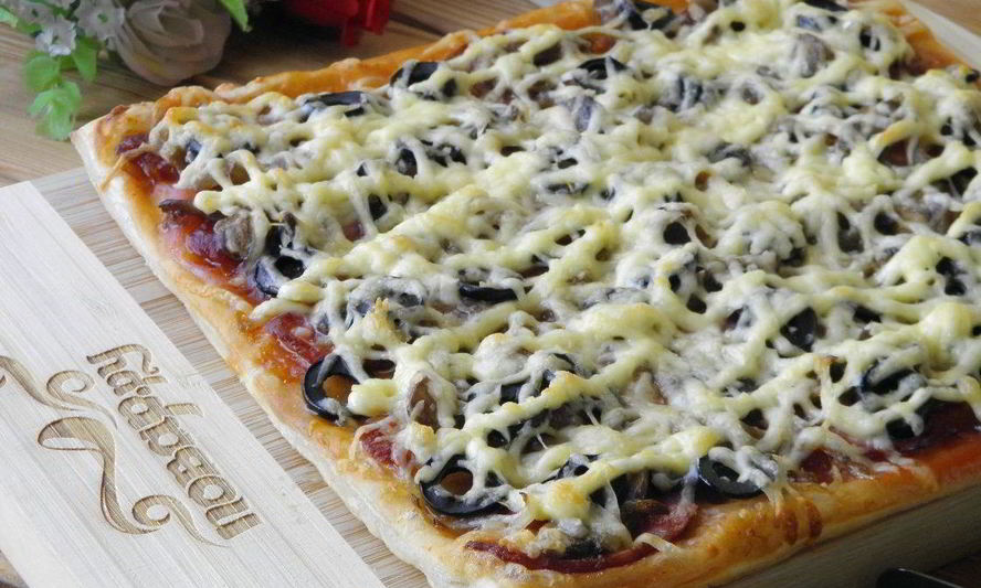 Рецепт пиццы из слоеного теста в духовке