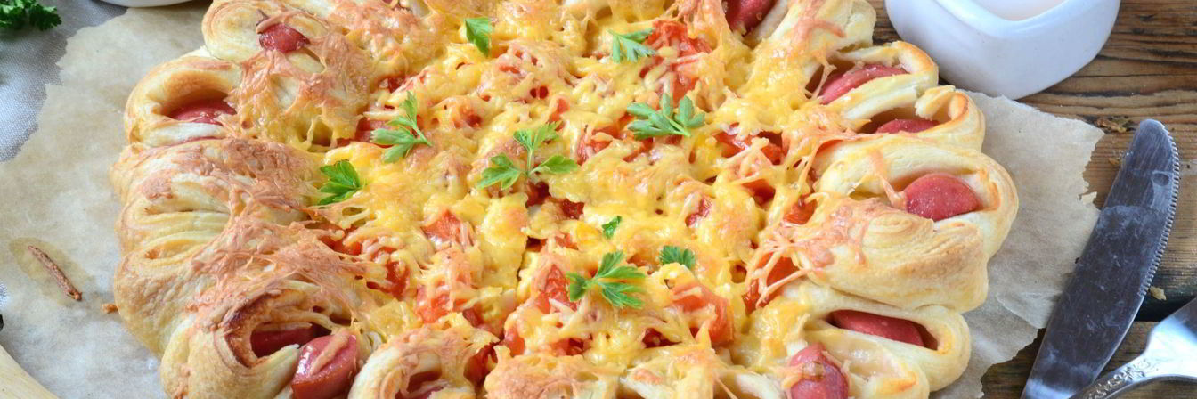 Пицца из сосисок в тесте