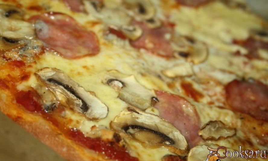 Рецепт пиццы на дрожжевом тесте с сыром сулугуни и колбасой сальчичон