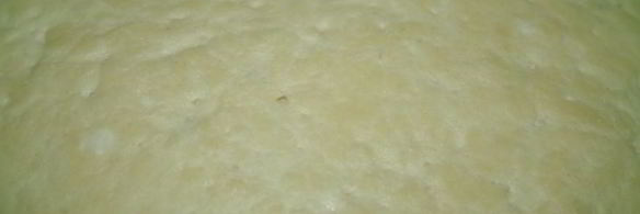 пицца на дрожжевом тесте с сыром сулугуни и колбасой сальчичон