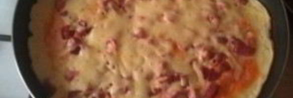 пицца на сковороде на сметане