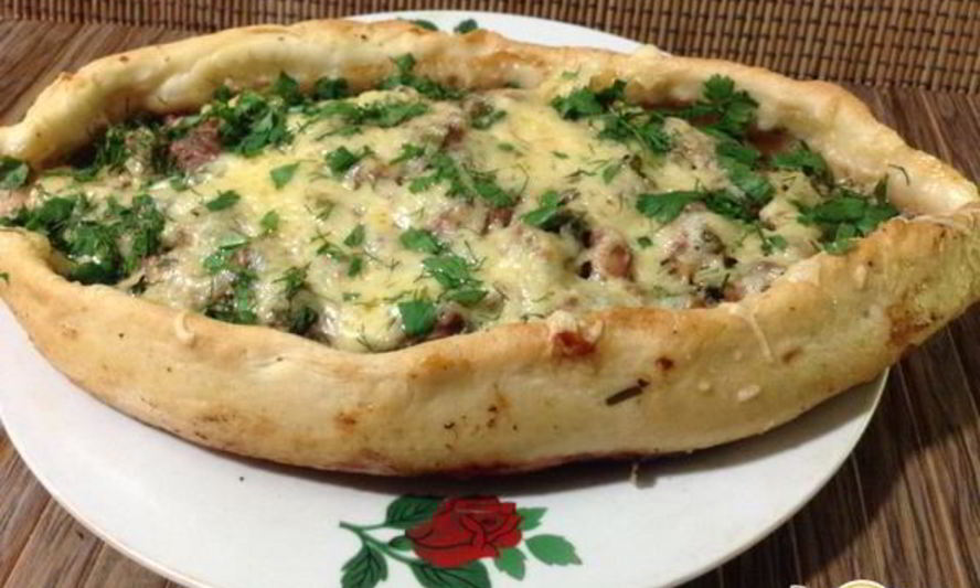 Рецепт пиццы по-турецки с огуречным соусом