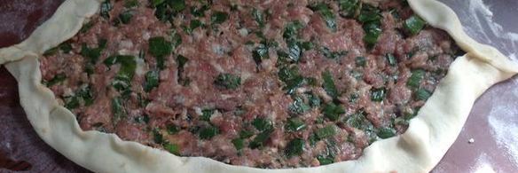 пицца по-турецки с огуречным соусом