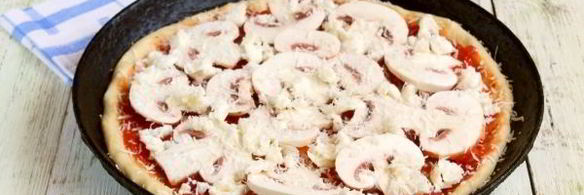 пицца с грибами и сыром