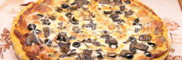 пицца с колбасой и грибами