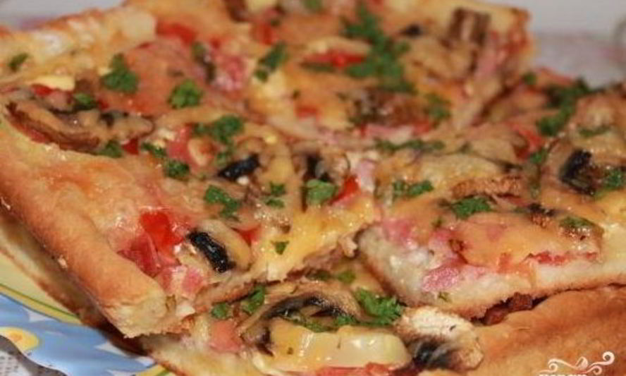 Рецепт пиццы с колбасой и шампиньонами