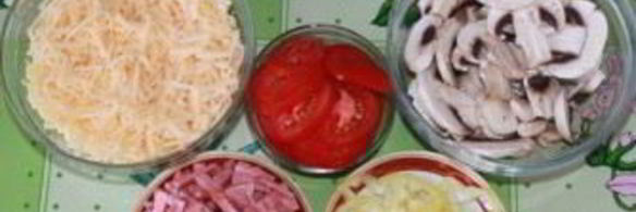 пицца с колбасой и шампиньонами