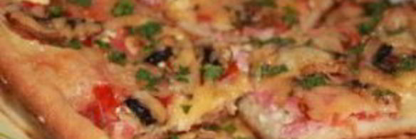 пицца с колбасой и шампиньонами