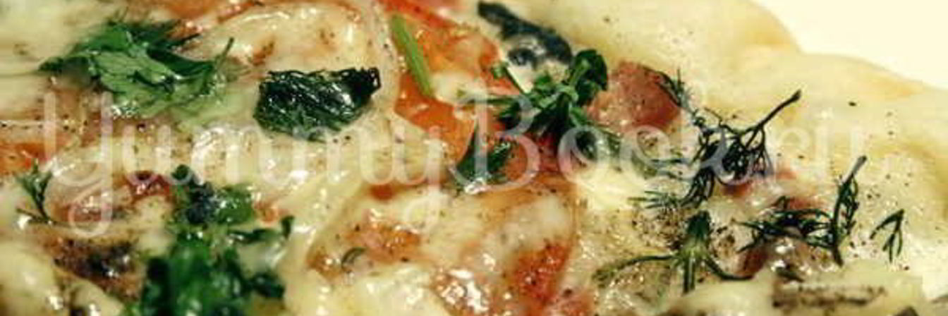 Пицца с колбасой