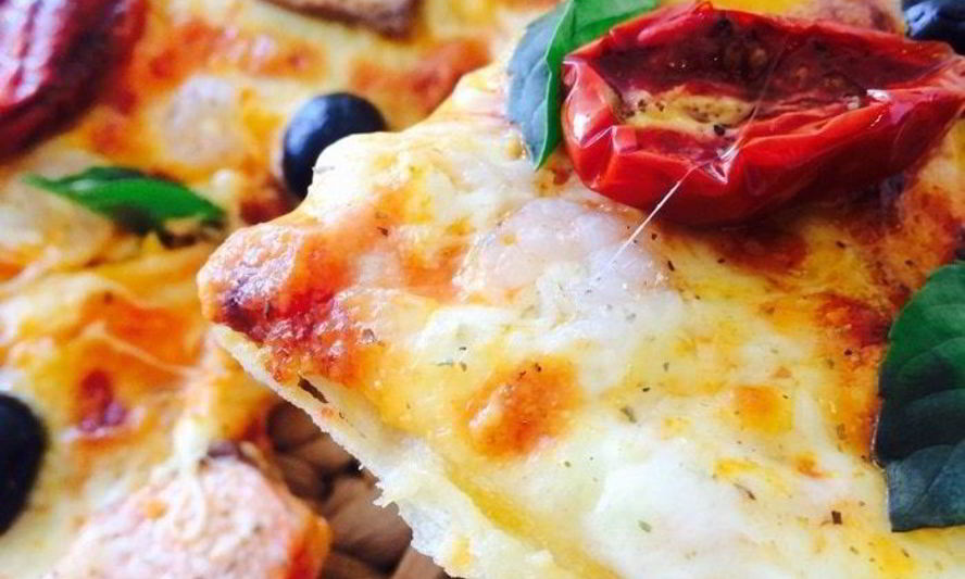 Рецепт пиццы с креветками и семгой