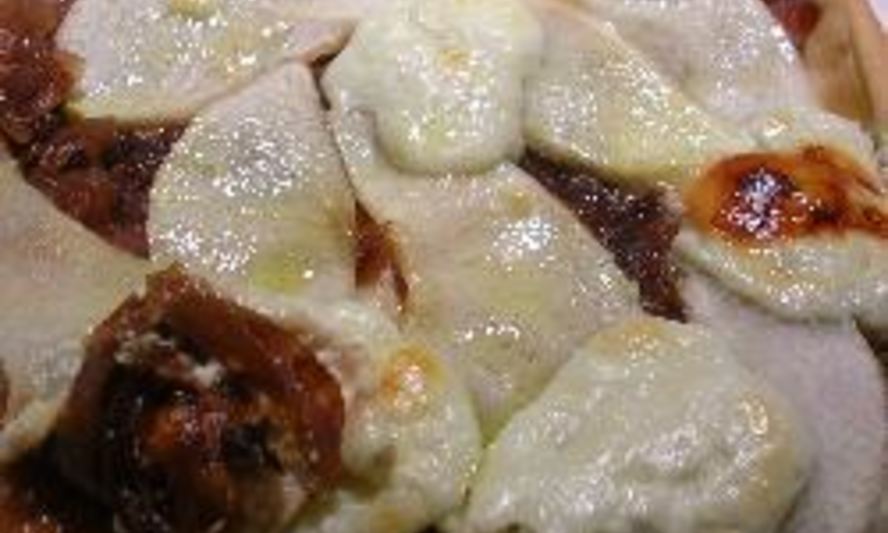 Рецепт пиццы с луком, яблоком и горгонзолой