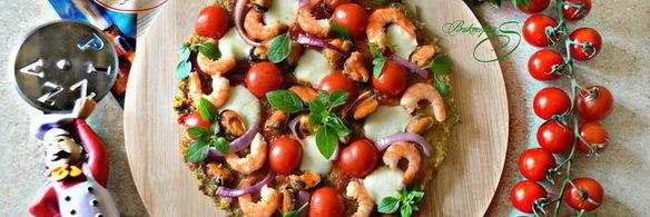 пицца с морепродуктами на основе из брокколи