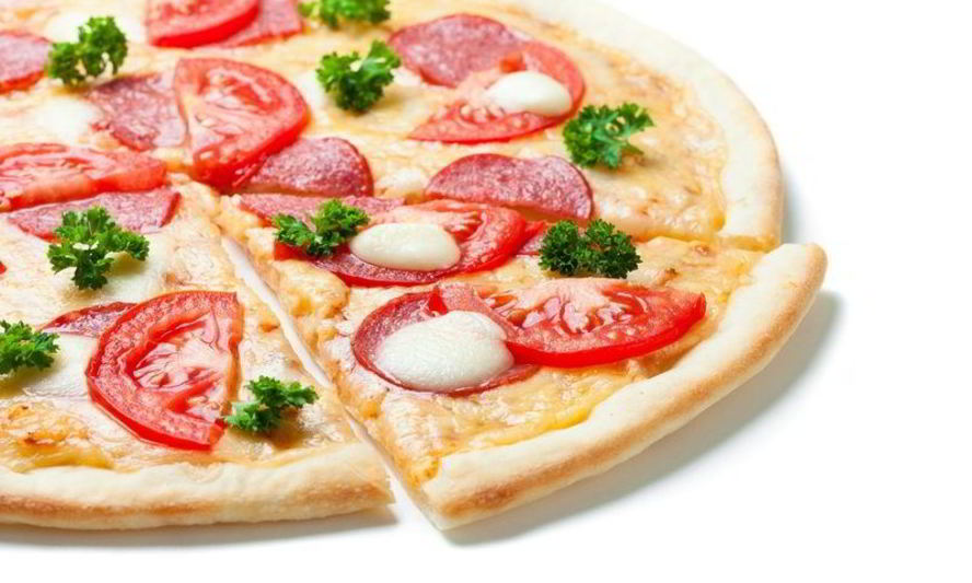 Рецепт пиццы с моцареллой и колбасой