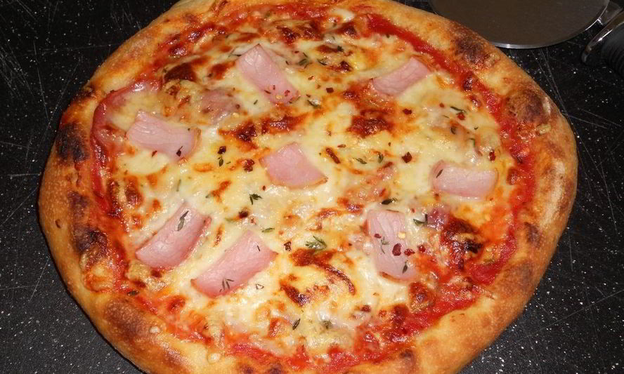 Рецепт пиццы с мясом и помидорами