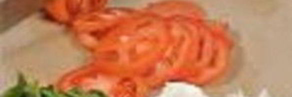 пицца с помидорами и моцареллой