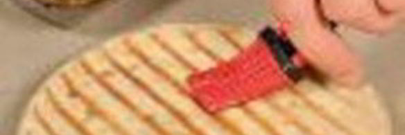 пицца с помидорами и моцареллой