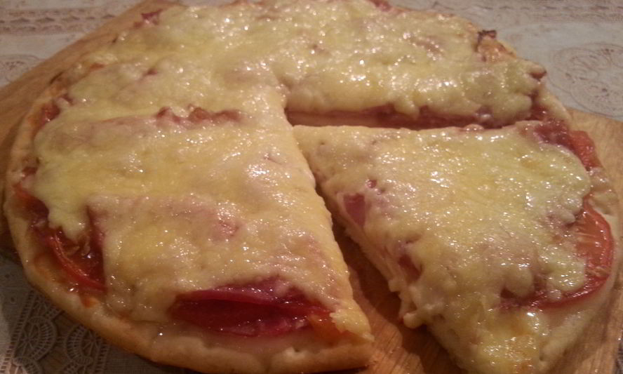 Рецепт пиццы с салями и ветчиной