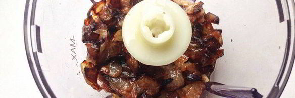 пицца с шиитаке и пастой из грецкого ореха