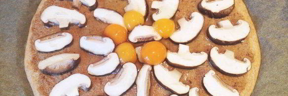 пицца с шиитаке и пастой из грецкого ореха