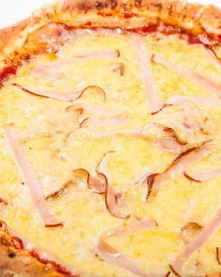 Пицца с сыром и беконом