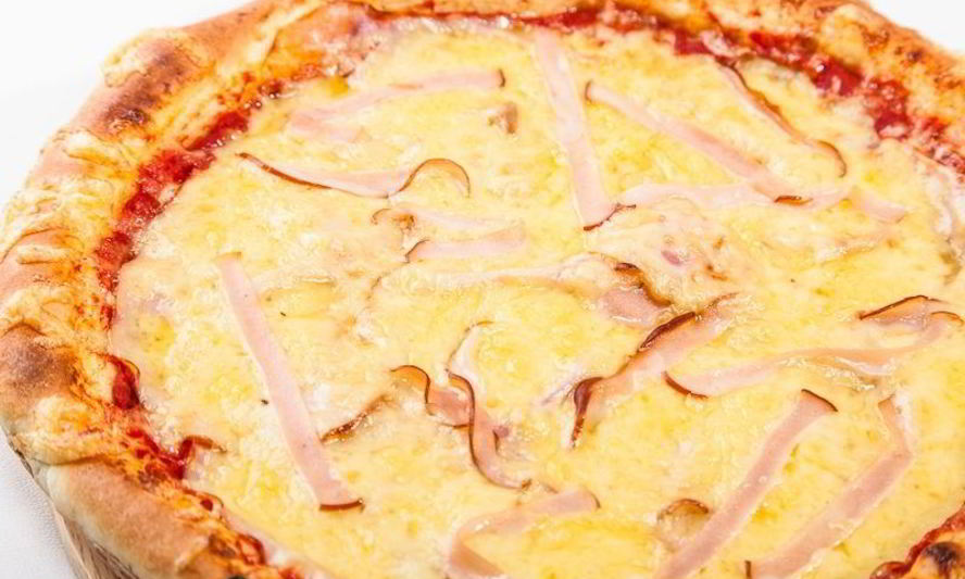 Рецепт пиццы с сыром и беконом