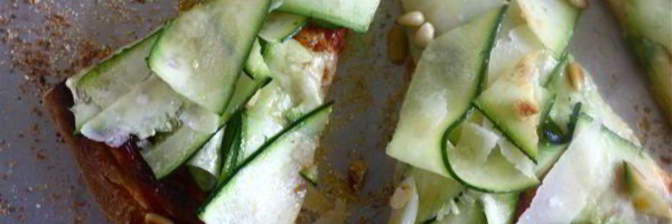 Пицца с цуккини и Моцареллой