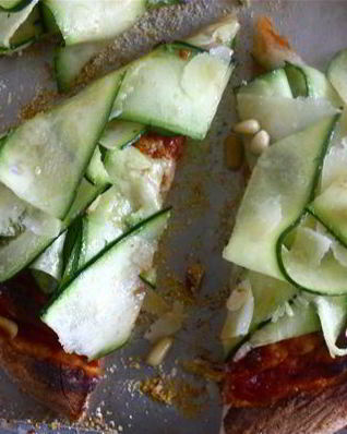 Пицца с цуккини и Моцареллой