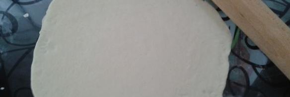 пицца с вялеными помидорками и сливочным сыром