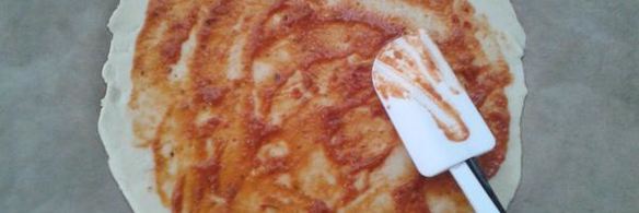 пицца с вялеными помидорками и сливочным сыром