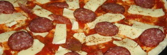 пицца салями пеперони с домашним томатным соусом