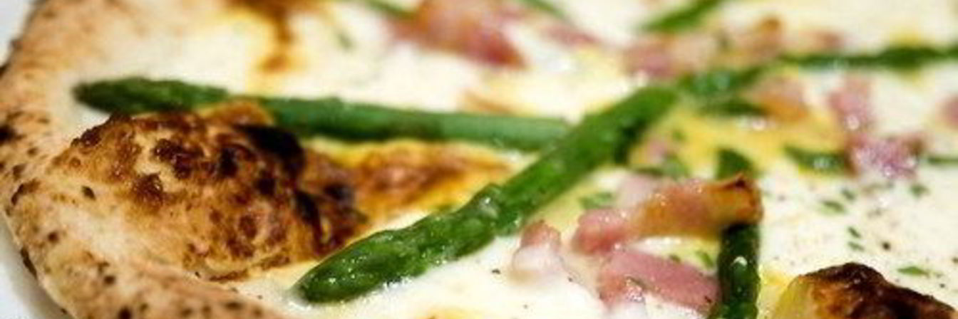 Пицца со спаржей