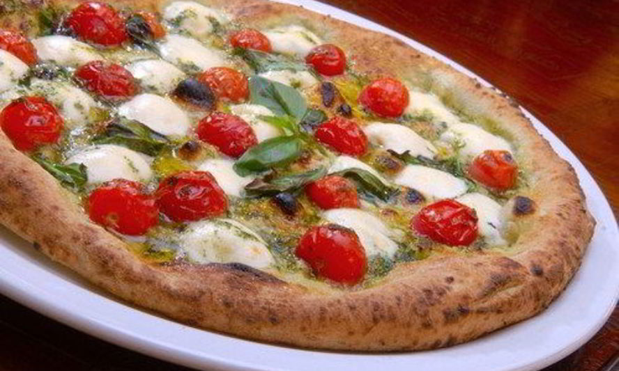 Рецепт сырной пиццы с базиликом