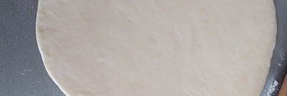 закрытая пицца с курицей и чесноком