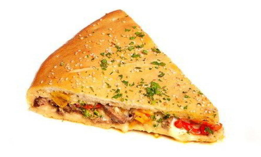 Рецепт закрытой пиццы с сельдью, томатами и базиликом