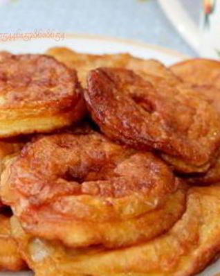 Яблочные пончики