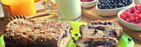 хлебная шарлотка яблочно-ягодная