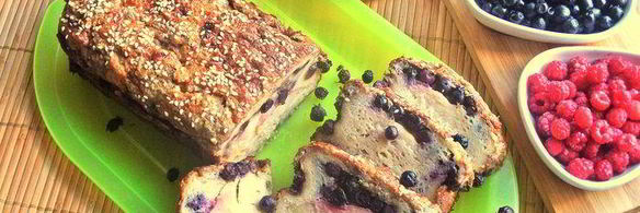 хлебная шарлотка яблочно-ягодная