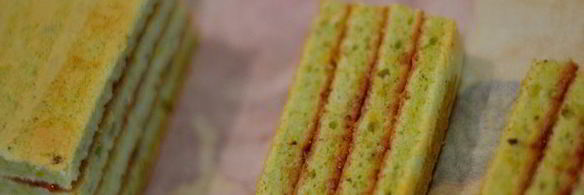 клубнично-фисташковая шарлотка