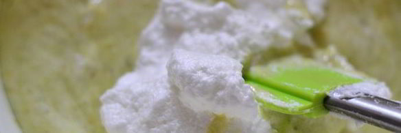 клубнично-фисташковая шарлотка