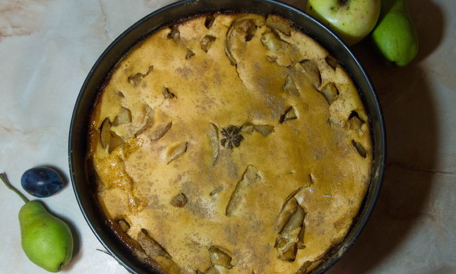 Рецепт медовой шарлотки с яблоками