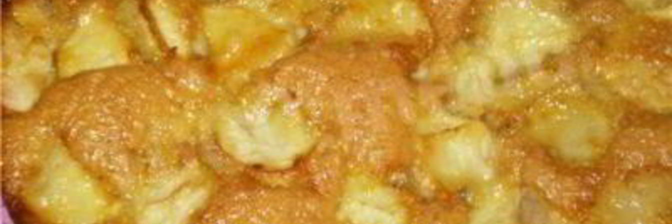 Простая шарлотка с яблоками