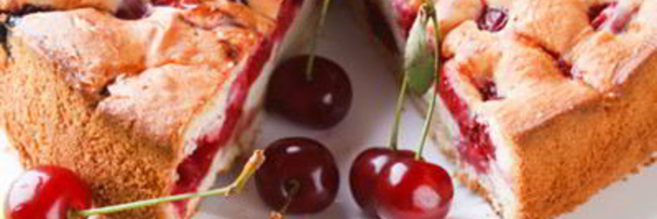 Шарлотка с вишней