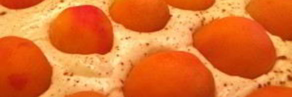 шарлотка с яблоками и абрикосами