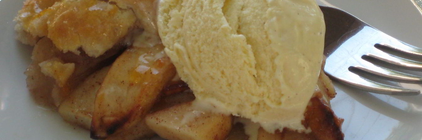 Шарлотка с яблоками и бананами