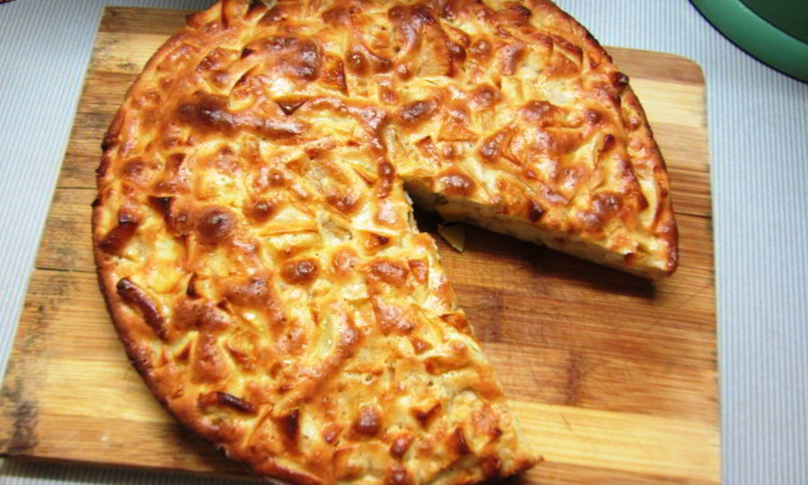 Рецепт шарлотки с яблоками и корицей